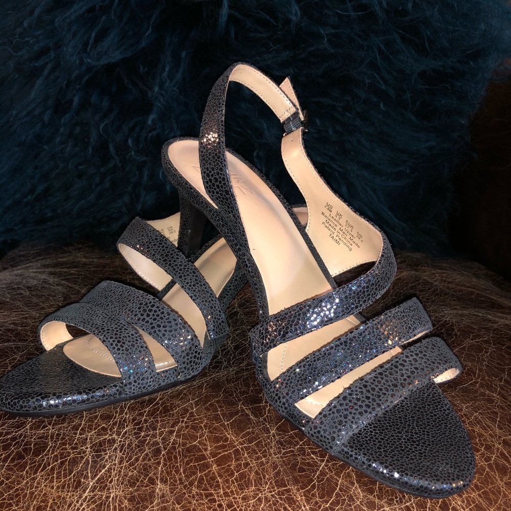 Like new 7w strappy heels